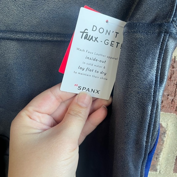 SPANX Faux Leather 7/8 Track Stripe Legging Size Medium - Picture 8 of 14